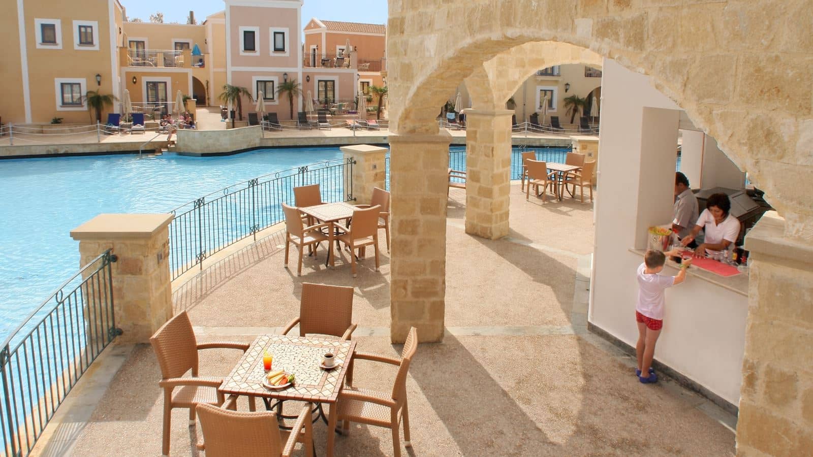 bars-faros-pool-bar
