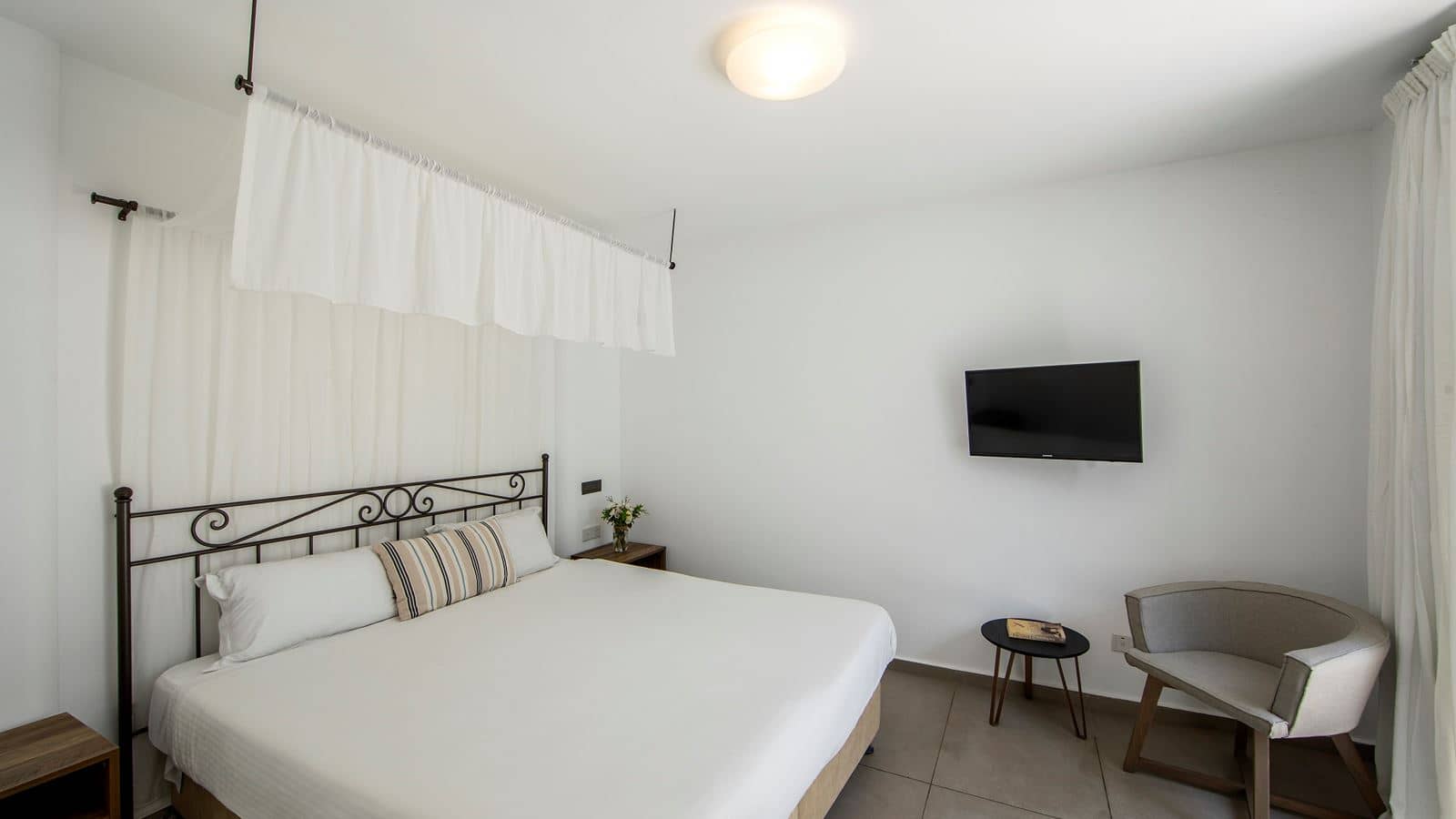 rooms-1-bedroom-superior-apartment-balcony-or-terrace