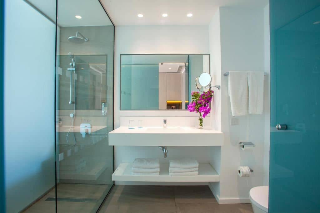 rooms-standard-suite-poolview-swimuppoolterrace