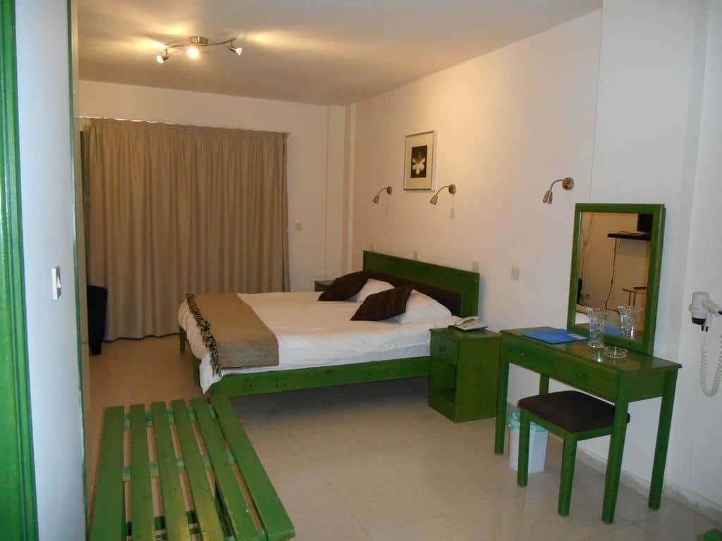 rooms-deluxe-apartment-balcony