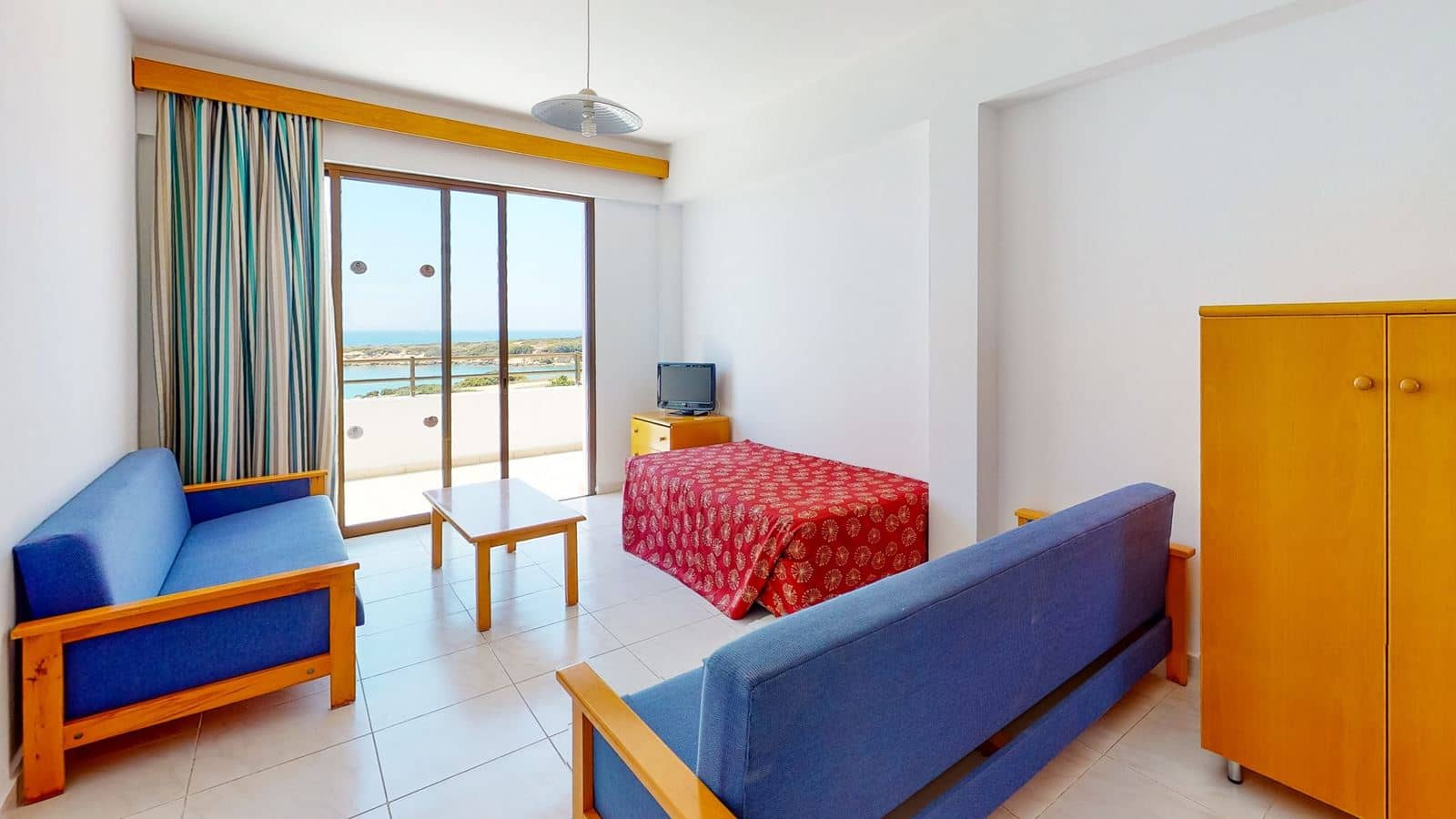 rooms-standard-apartment-lateral-sea-view-balcony-or-terrace