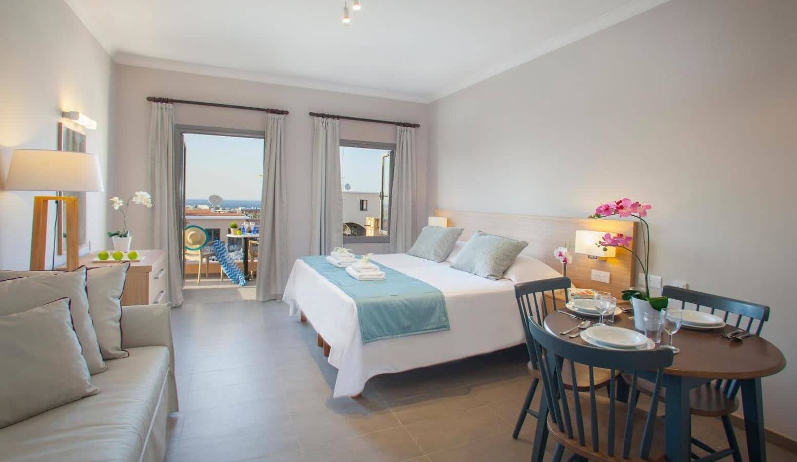 rooms-superior-studio-balcony-or-terrace