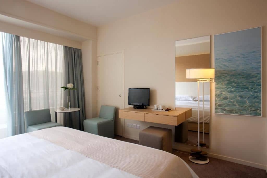 rooms-standard-room-lateral-sea-view-balcony