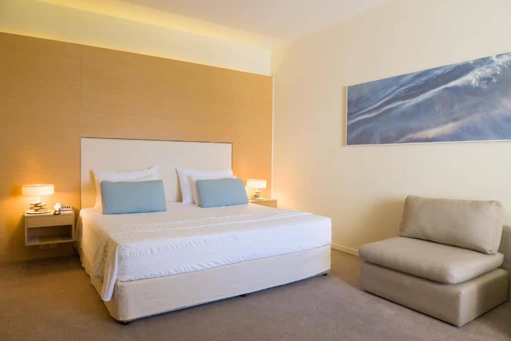 rooms-triple-standard-room-lateral-sea-view-balcony-or-terrace