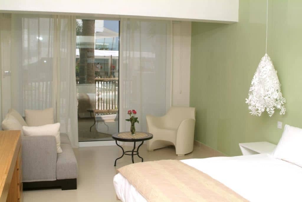 rooms-executive-bungalow-poolview