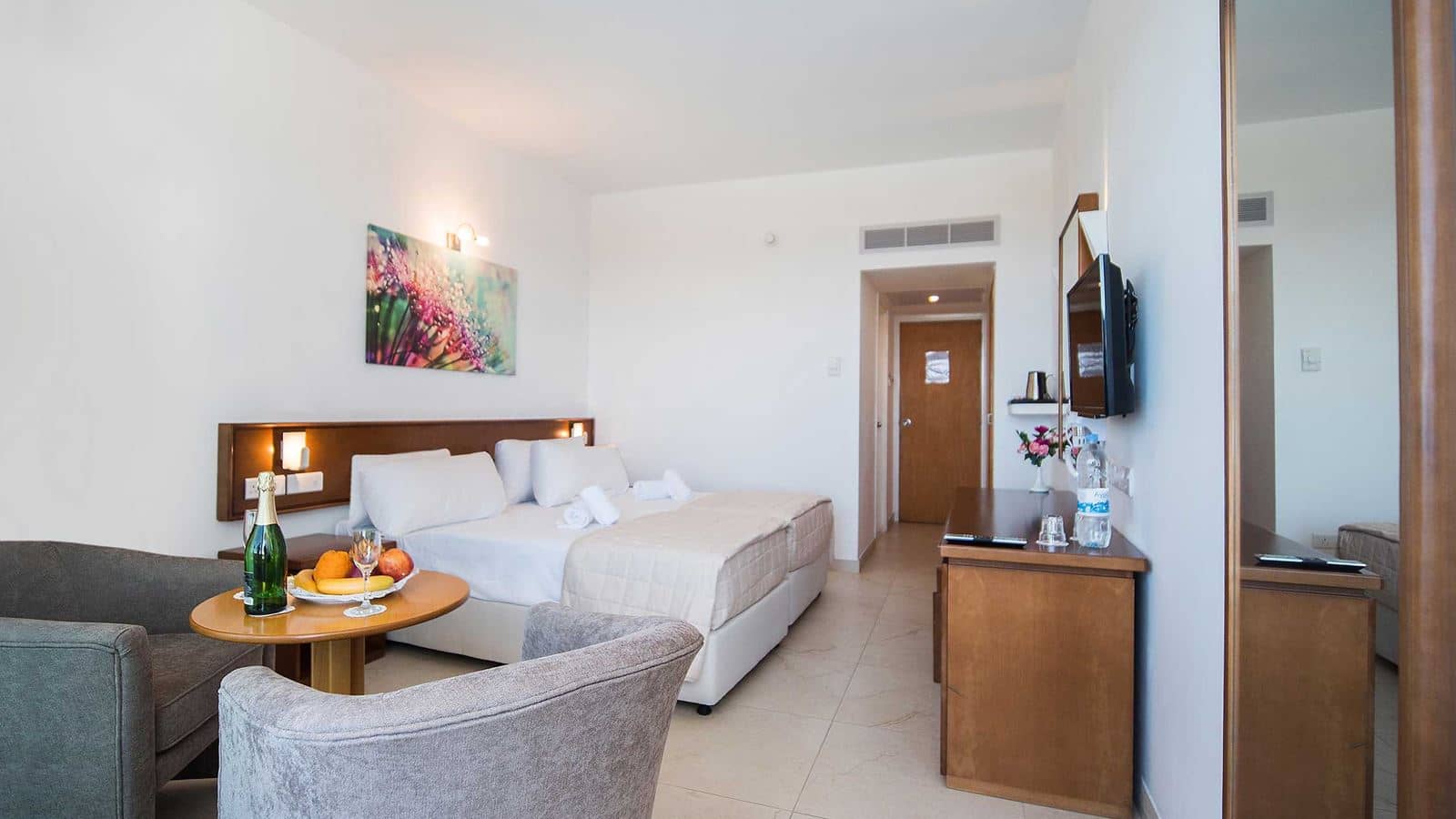 rooms-standard-double-pool-view