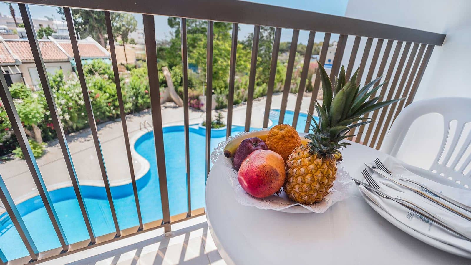 rooms-standard-single-pool-view