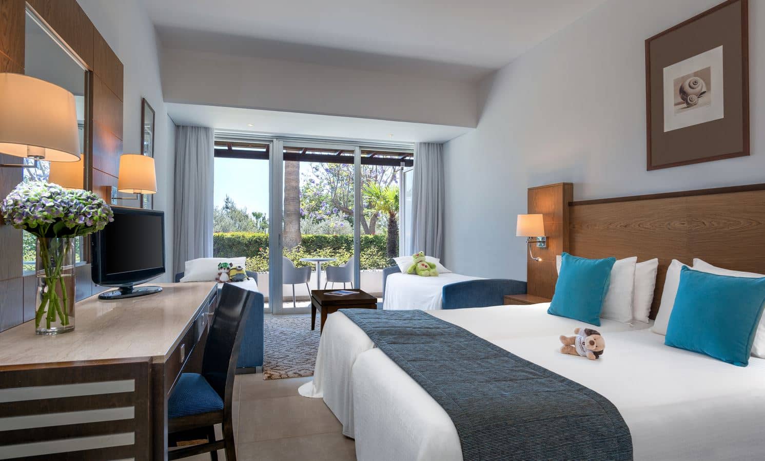 rooms-standard-familyroom
