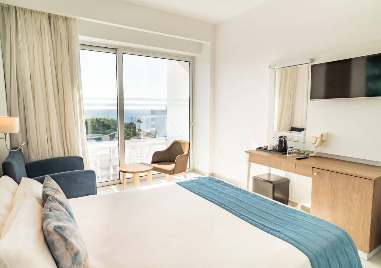 rooms-classic-room-seaview-balcony