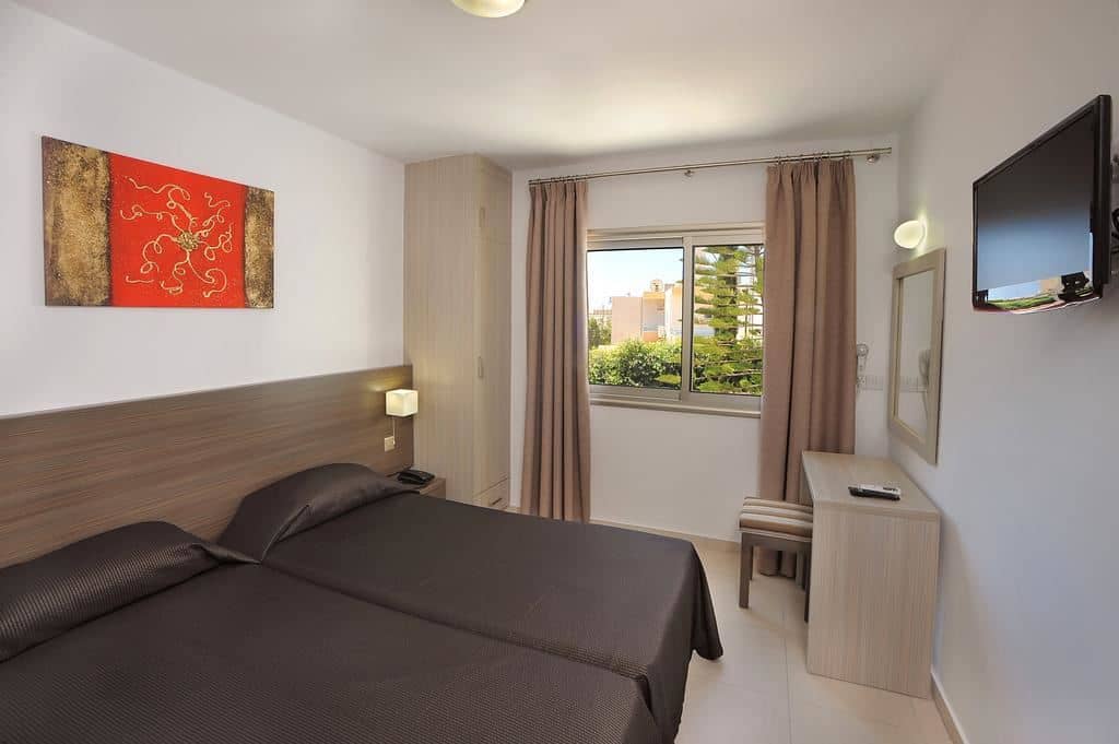 rooms-1-bedroom-room
