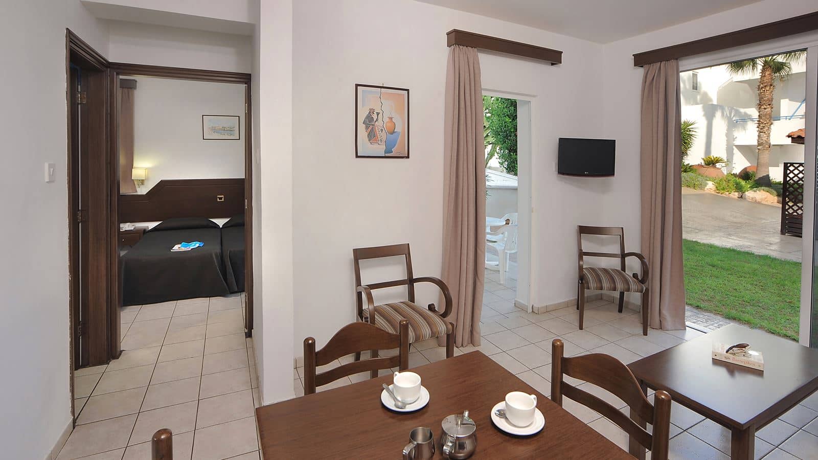 rooms-1-bedroom-room
