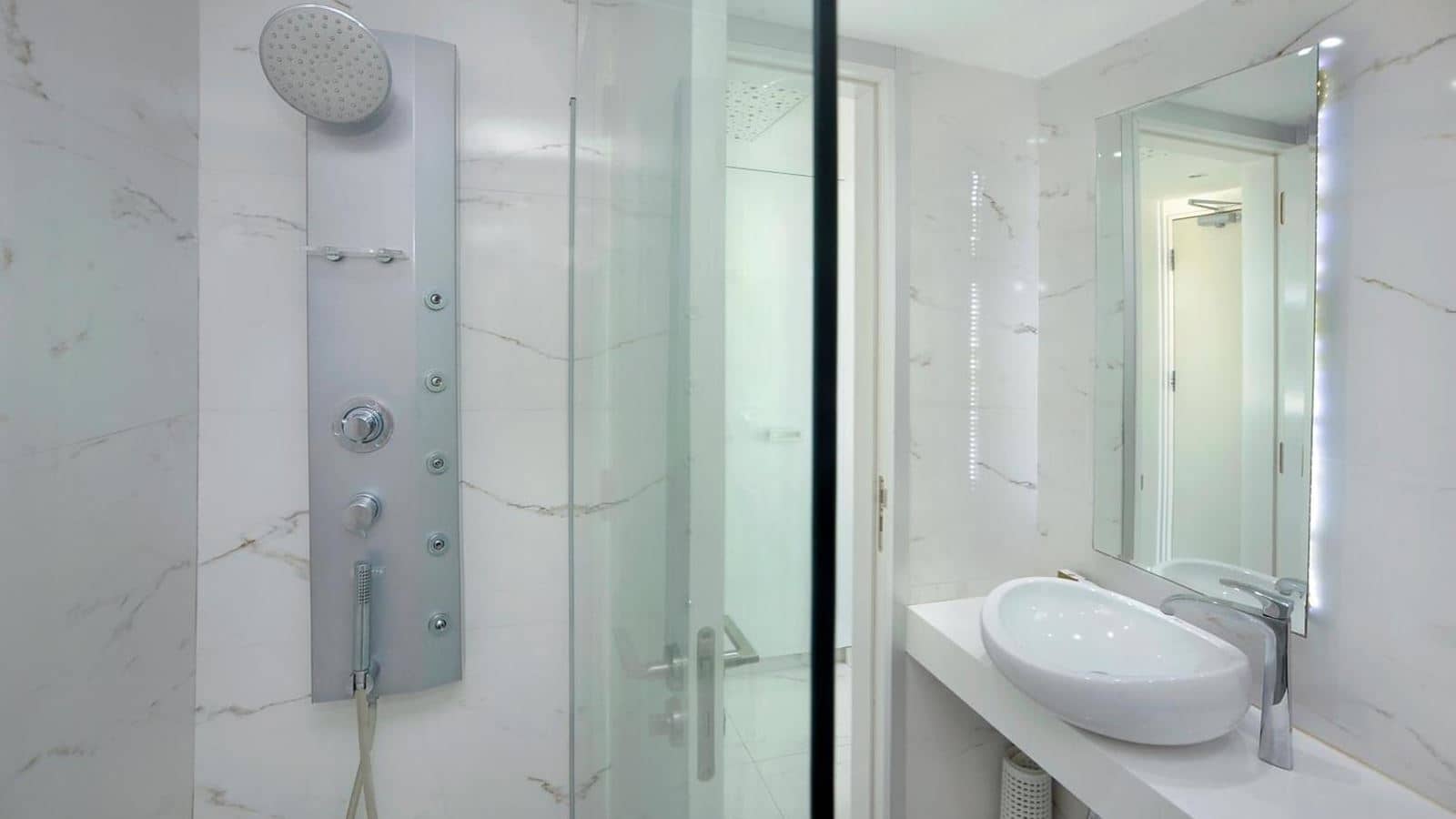 rooms-junior-suite-side-seaview