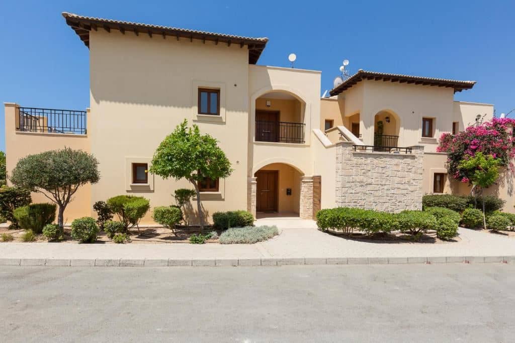 rooms-2-bedroom-standard-apartment-sharedpoolterrace