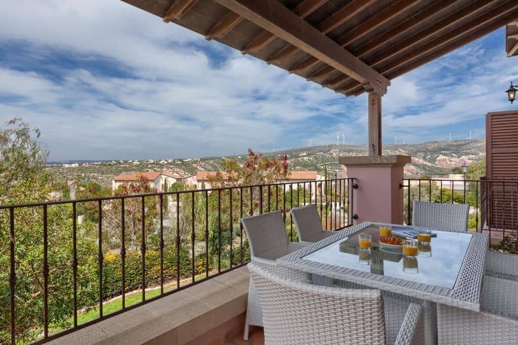 rooms-2-bedroom-standard-apartment-sharedpoolterrace