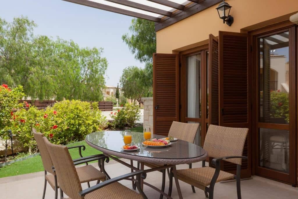 rooms-2-bedroom-standard-apartment-sharedpoolterrace
