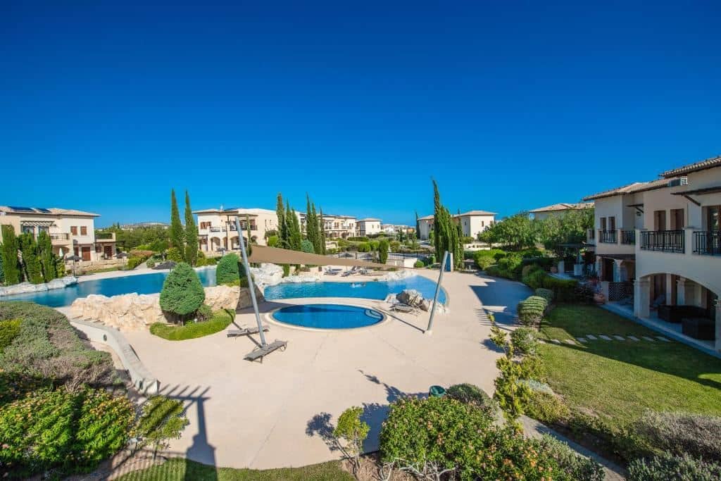 rooms-3-bedroom-standard-apartment-sharedpoolterrace