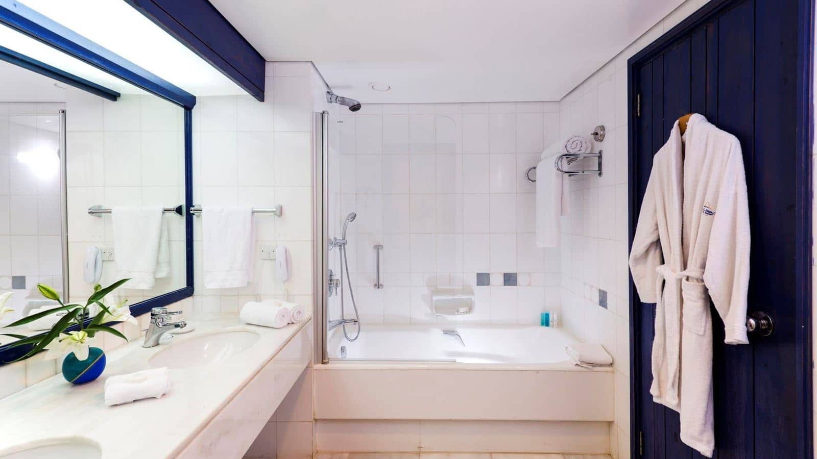 rooms-standard-studio-gardensea-view-balcony-or-terrace