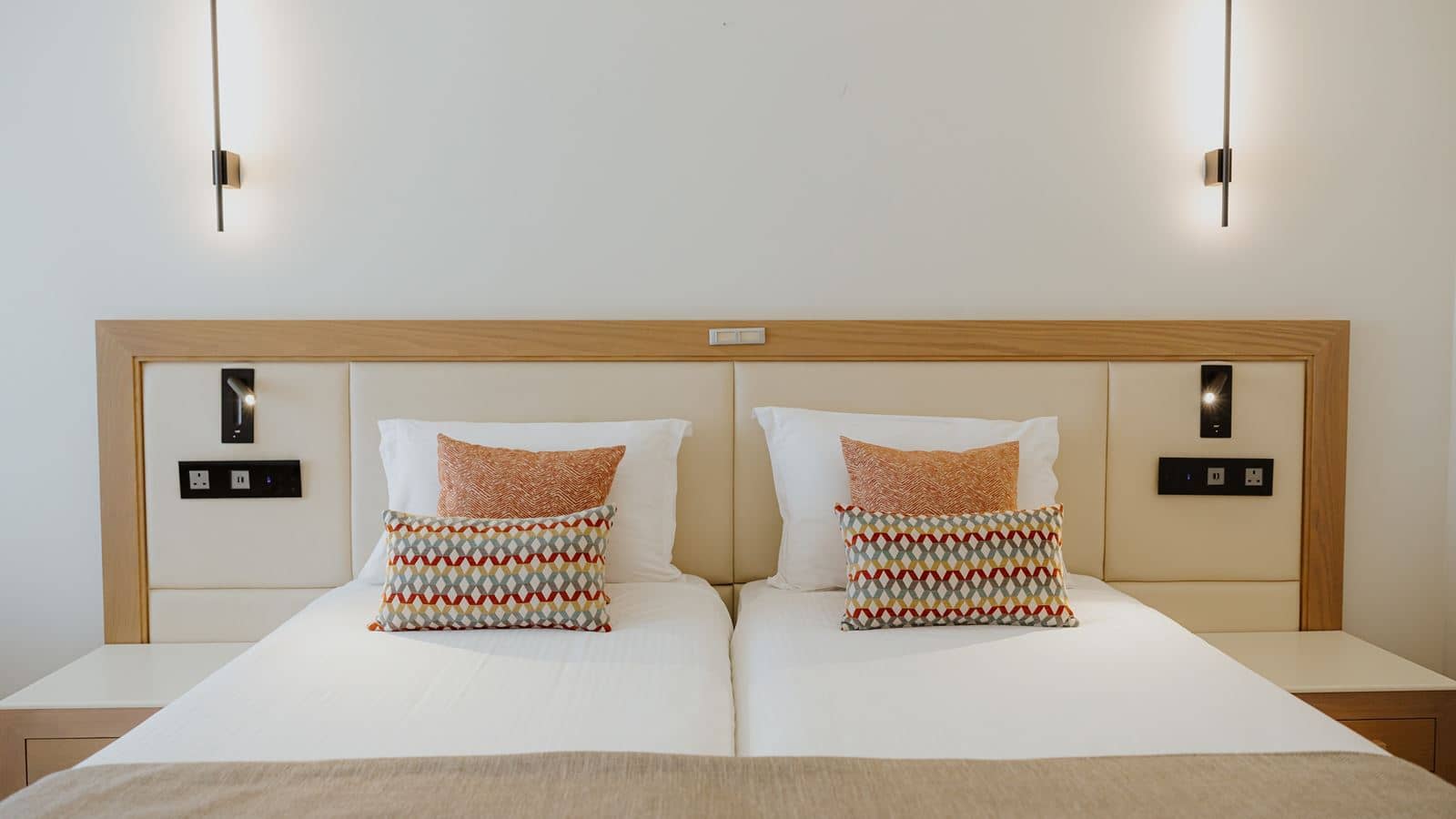 rooms-superior-room--balcony-