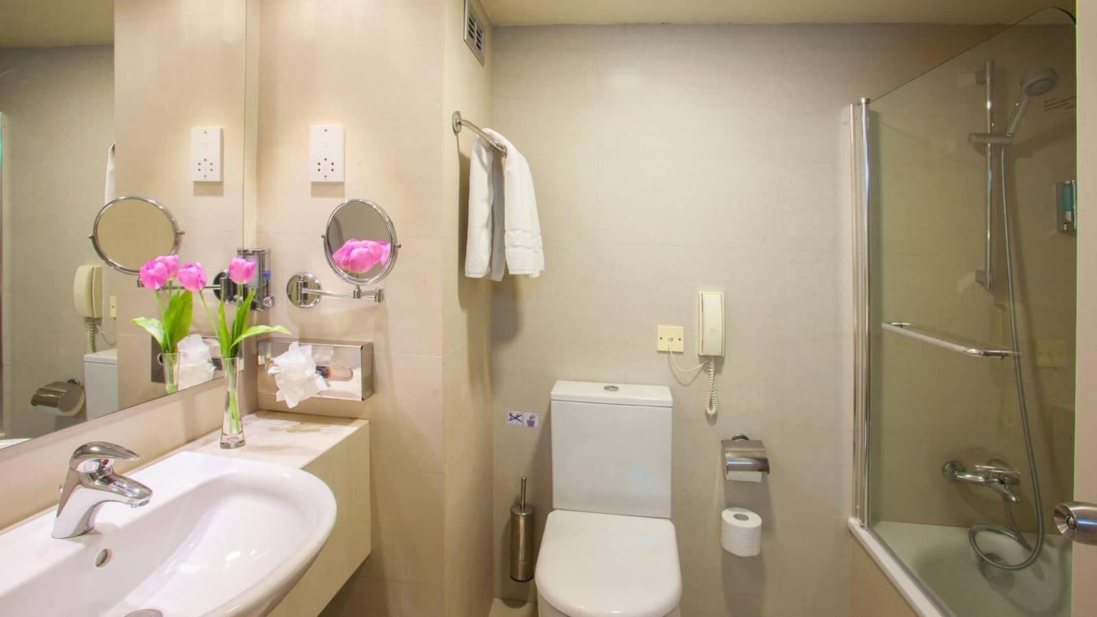 rooms-standard-familyroom