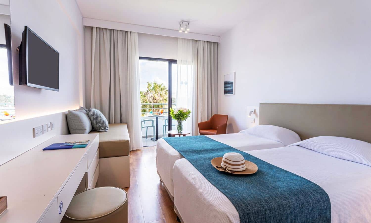 rooms-single-standard-room-balcony