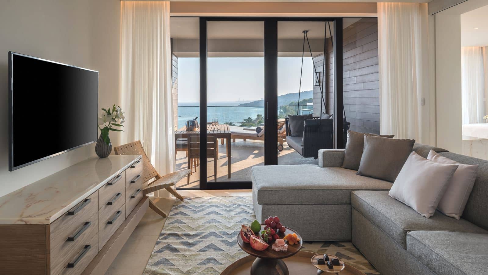 rooms-deluxe-grand-seaview-balcony-or-terrace