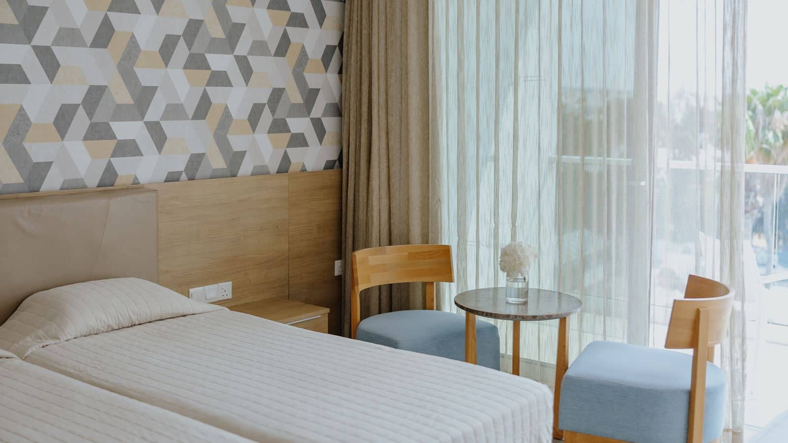 rooms-deluxe-room-inland-view