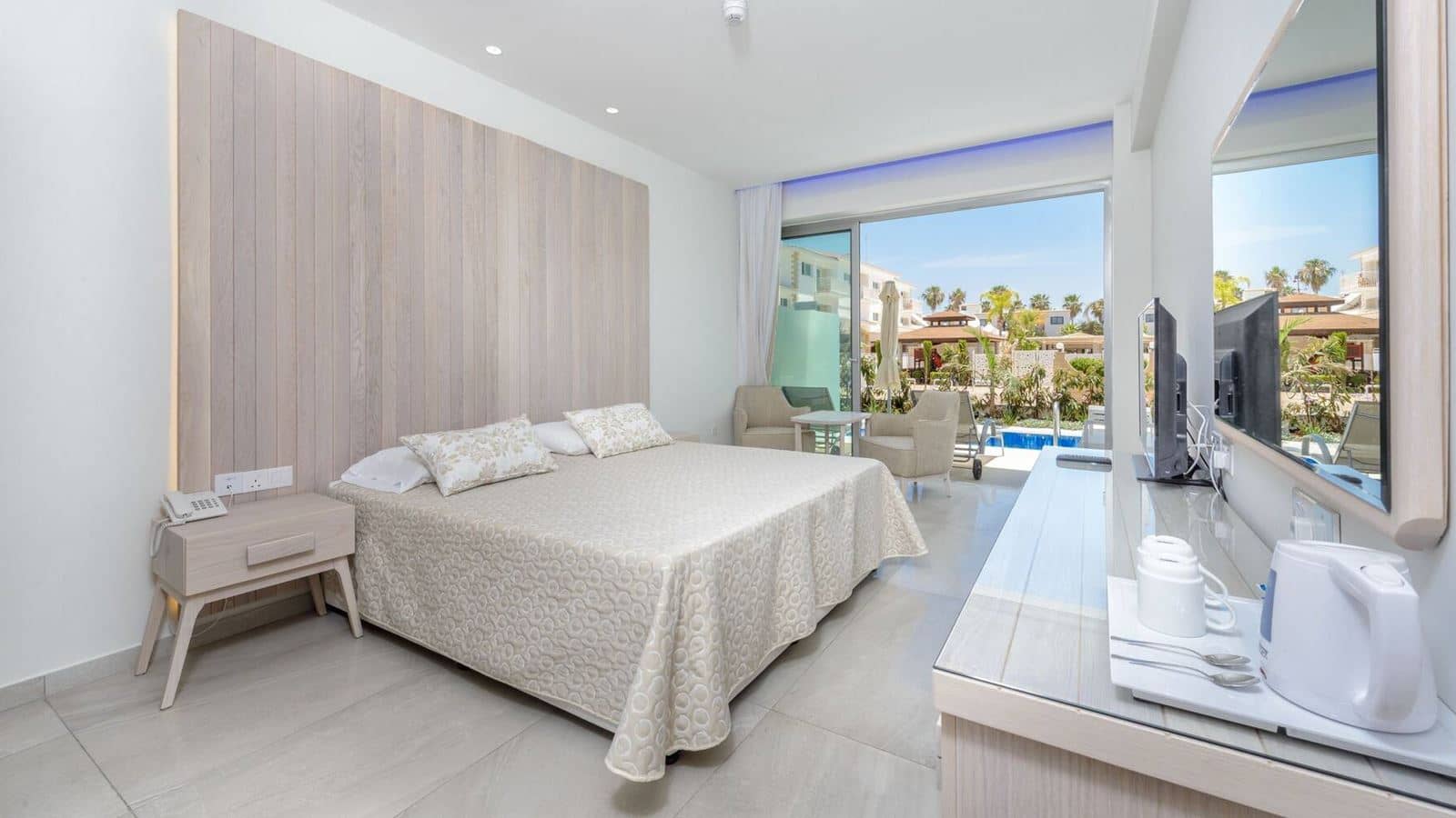 rooms-room-seaview-swimuppoolterrace
