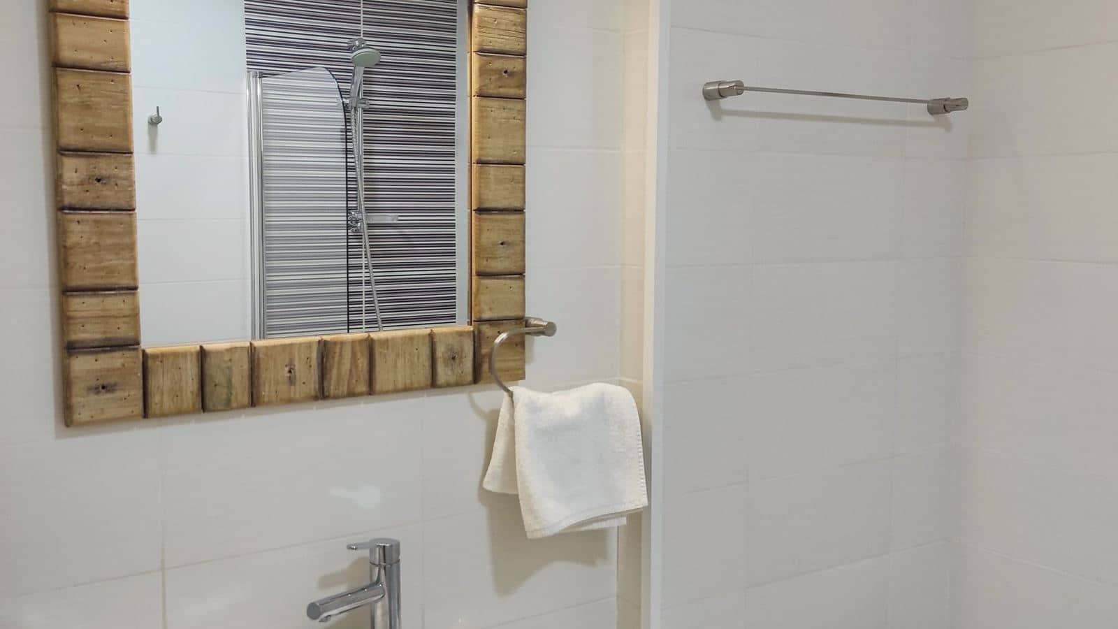 rooms-3-bedroom-apartment-poolview-balcony