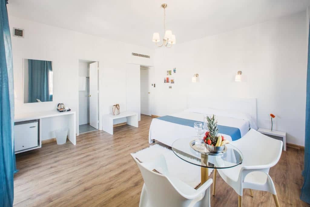 rooms-standard-suite-cityview-balcony