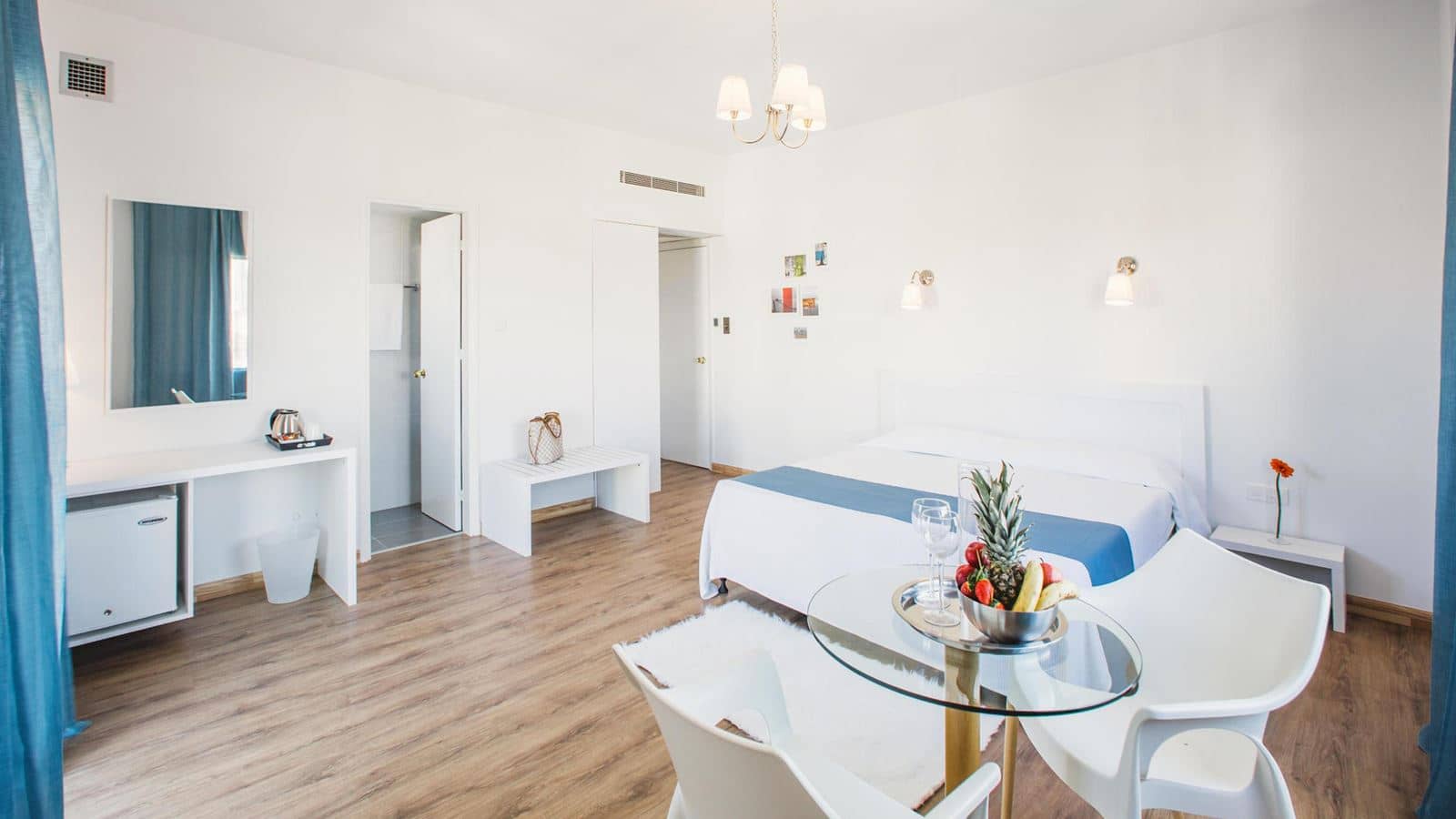 rooms-standard-suite-cityview-balcony