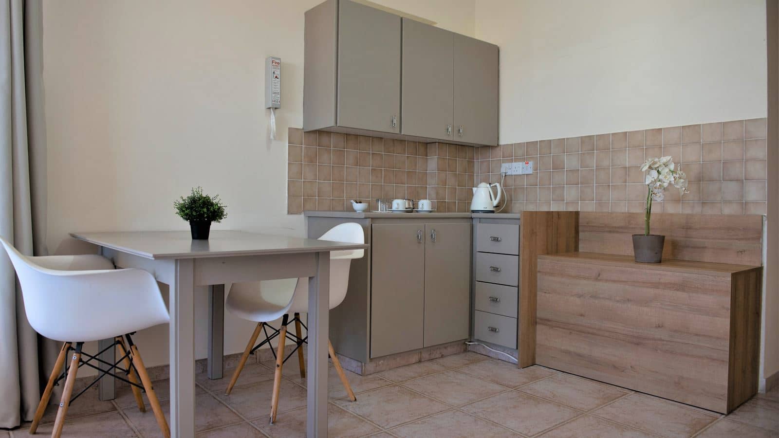 rooms-1-bedroom-standard-apartment-balcony