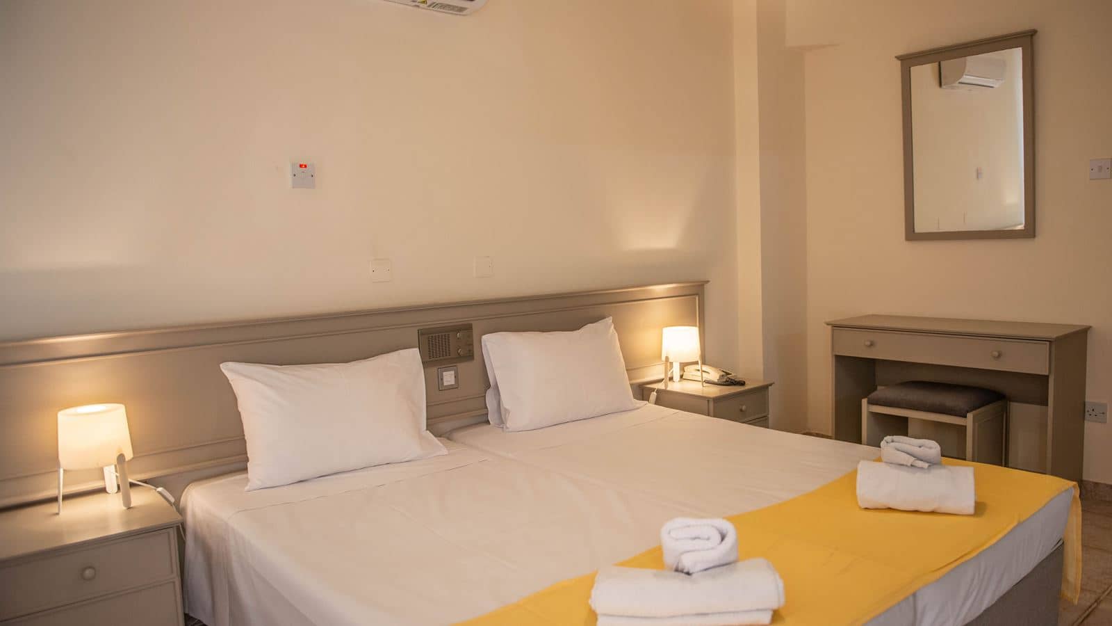 rooms-1-bedroom-standard-apartment-balcony