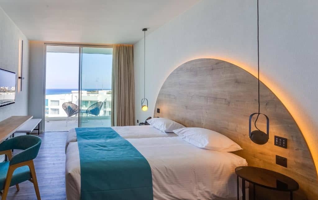 rooms-standard-room-seaview-balcony