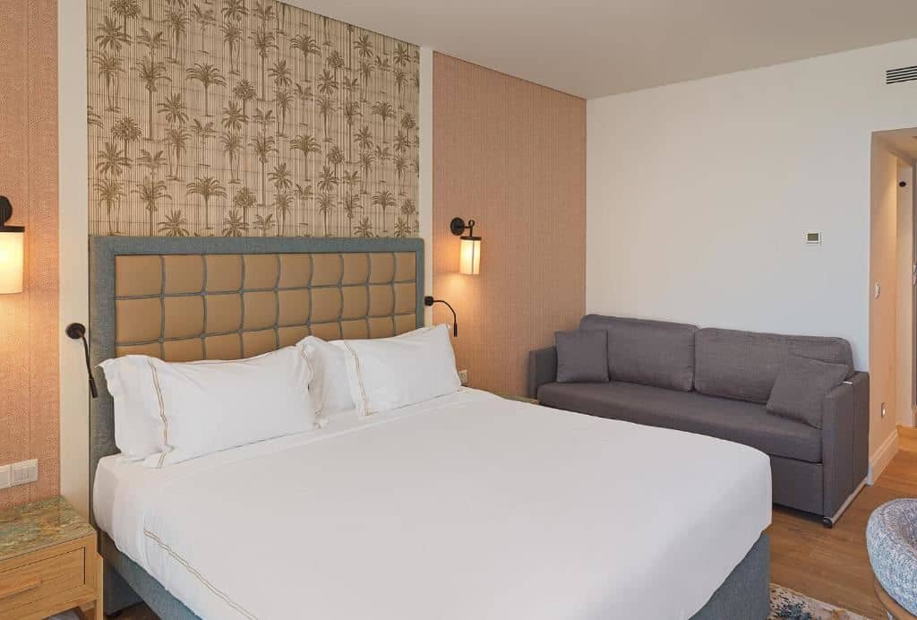 rooms-deluxe-family-room
