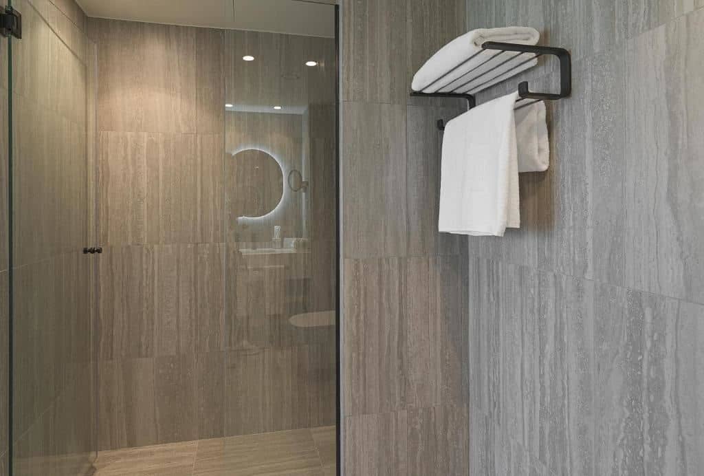 rooms-1-bedroom-signature-suite-sea-view