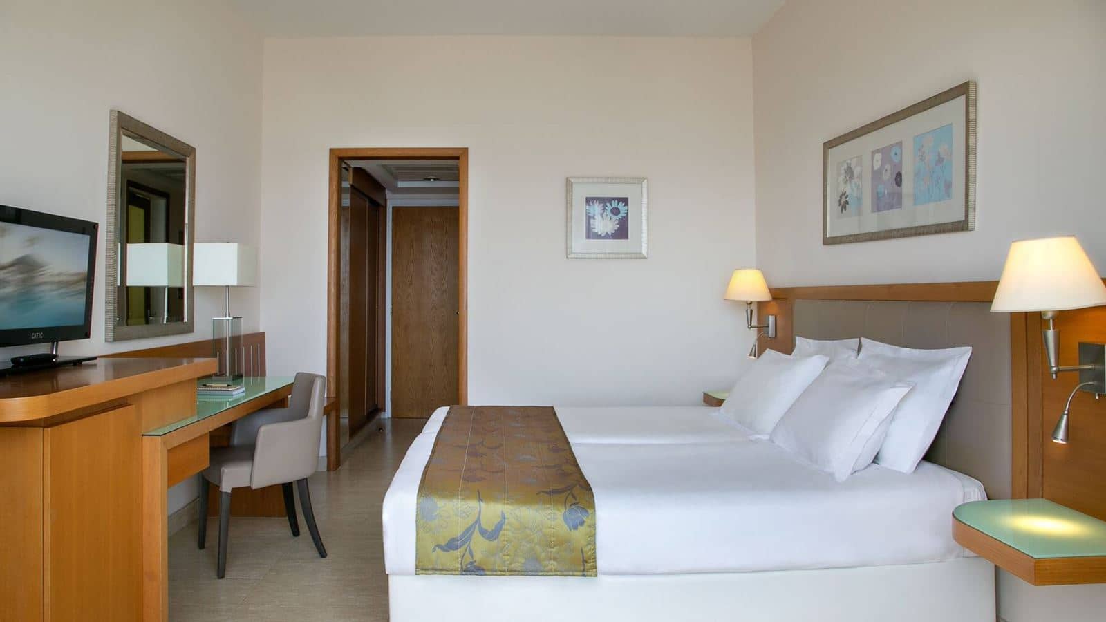 rooms-standard-room-balcony