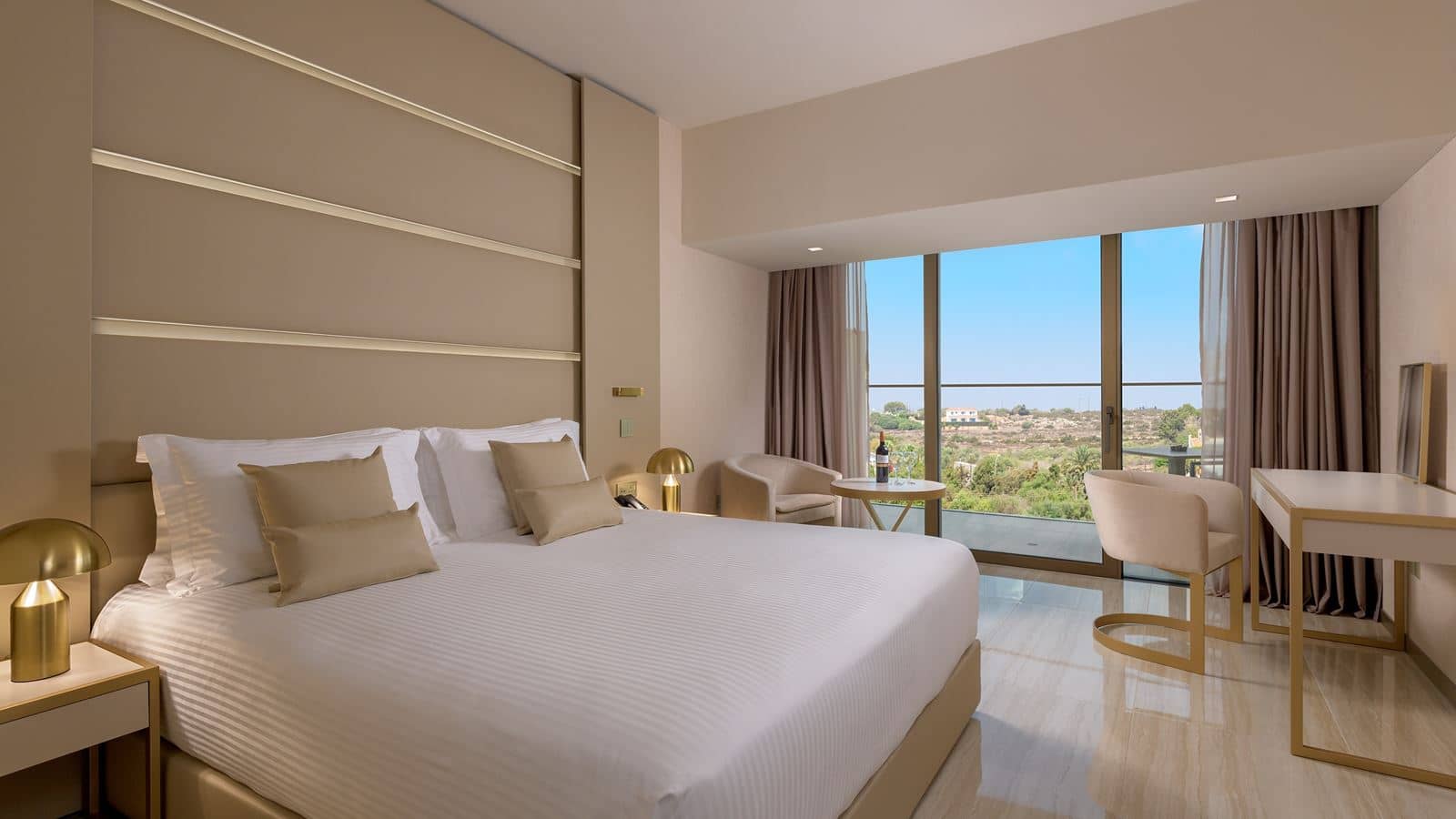 rooms-deluxe-room-balcony