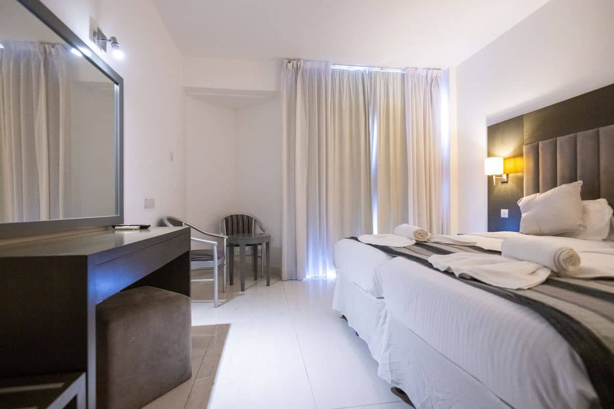 rooms-standard-room-pool-view-balcony