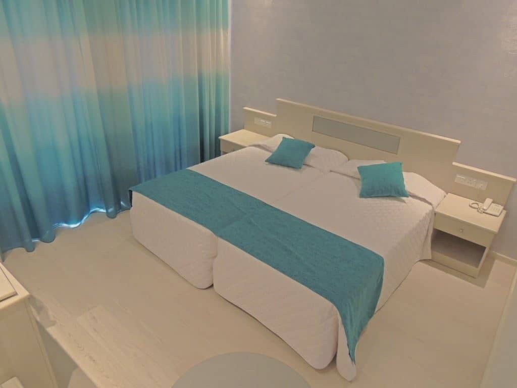 rooms-superior-pool-view-with-large-terrace