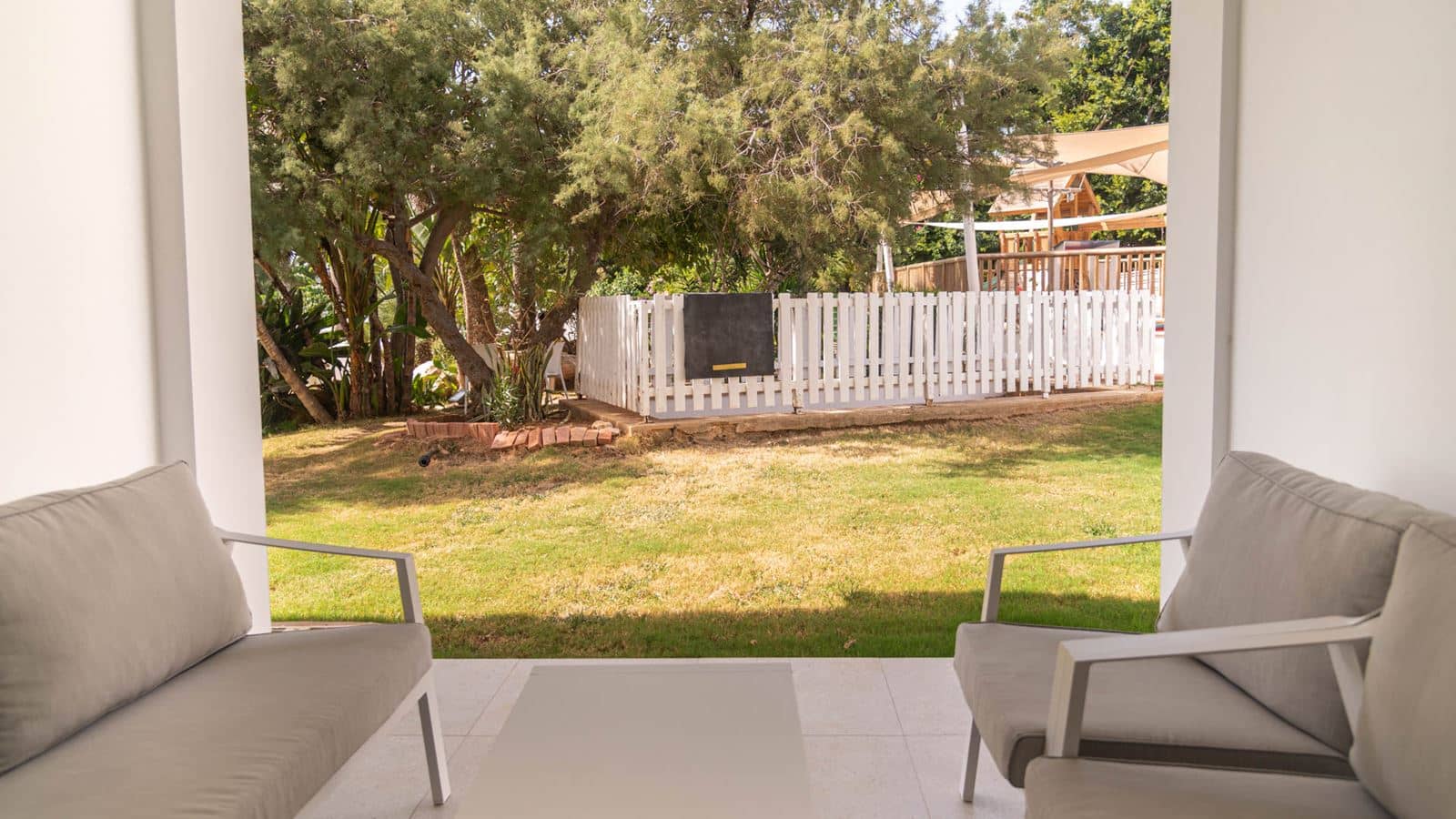 rooms-superior-room-gardenview-balcony