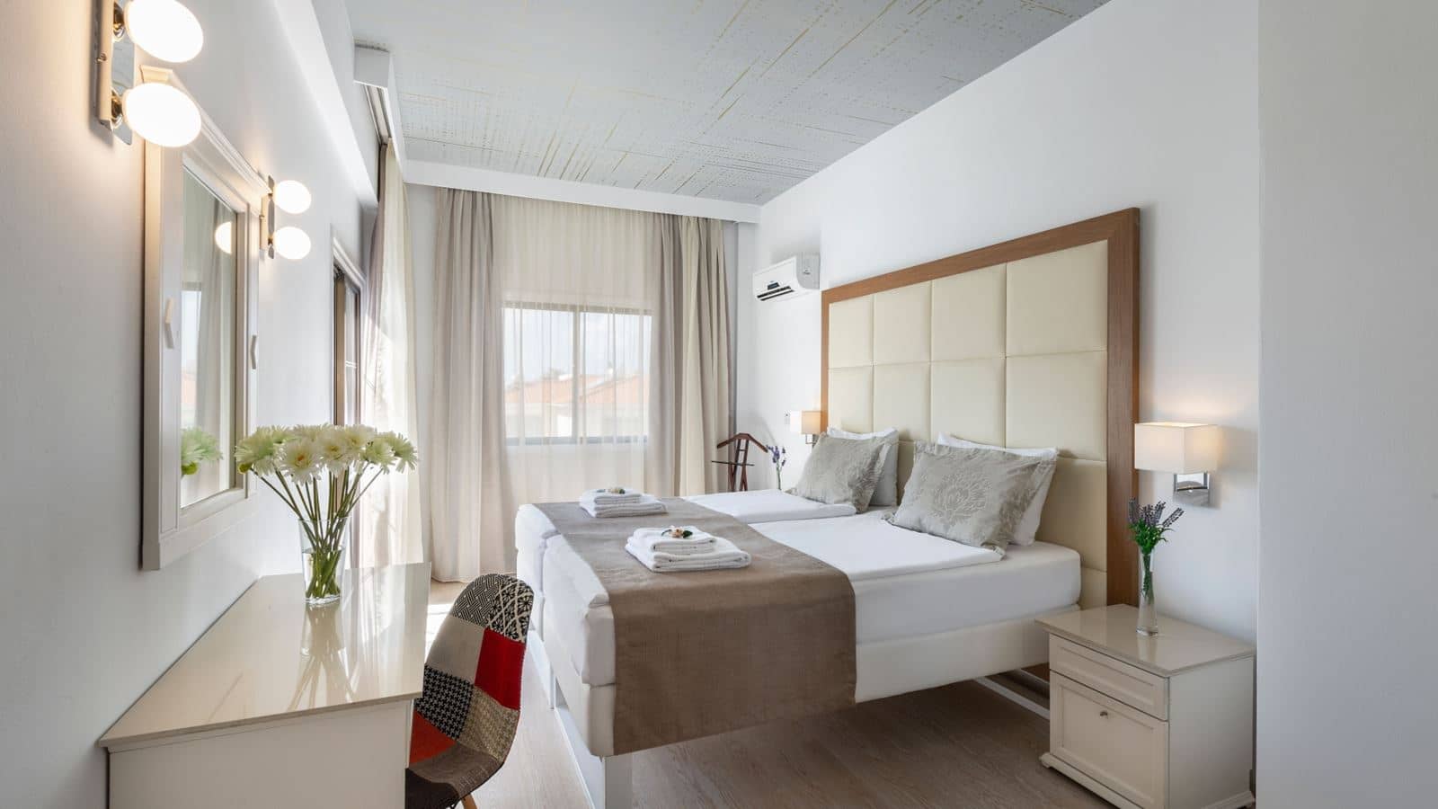 rooms-1-bedroom-suite-balcony-or-terrace