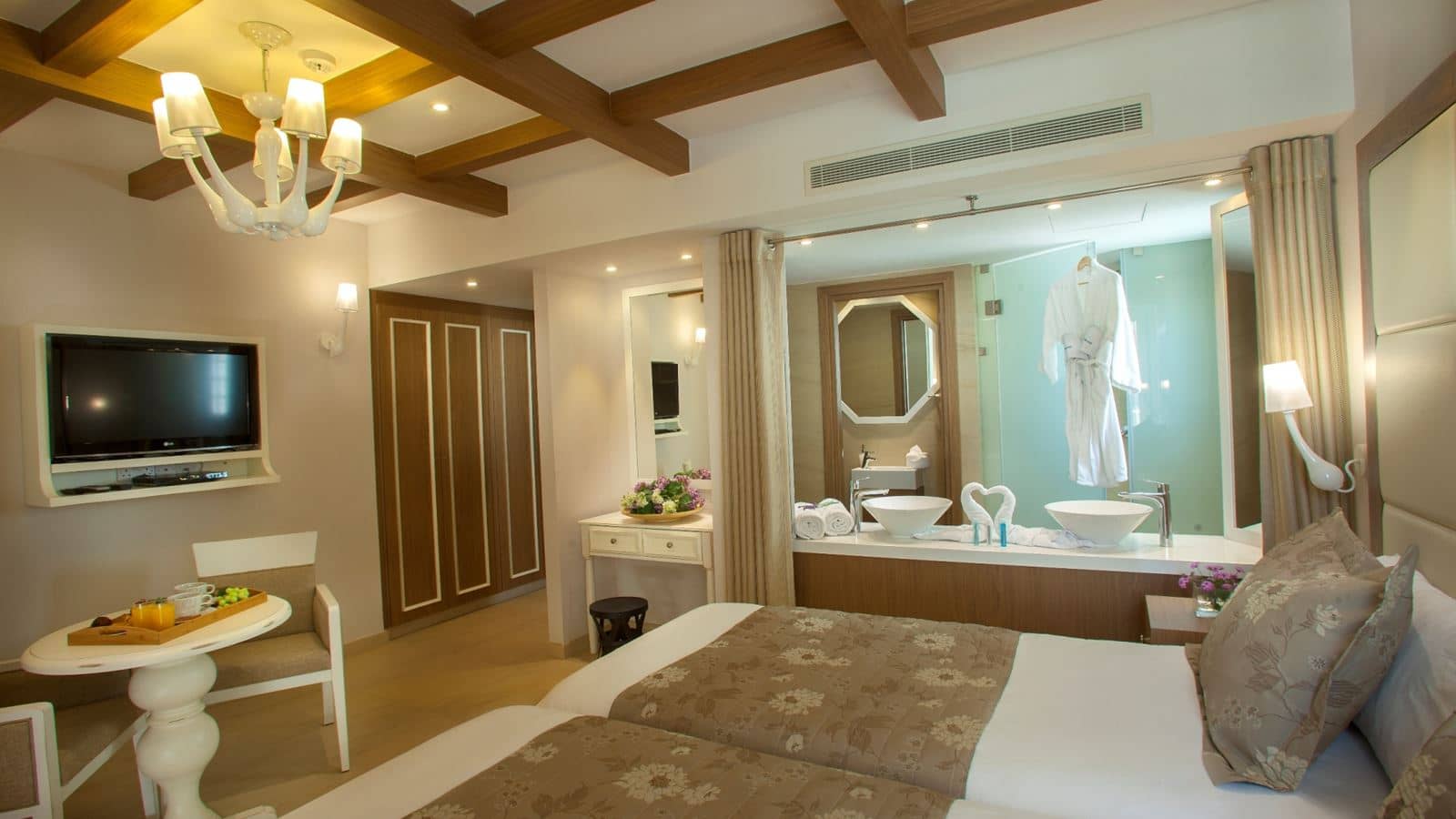 rooms-deluxe-studio-balcony