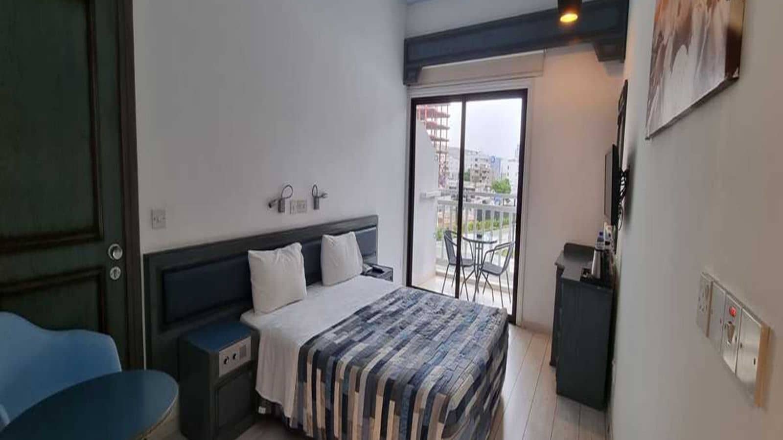 rooms-standard-room-balcony