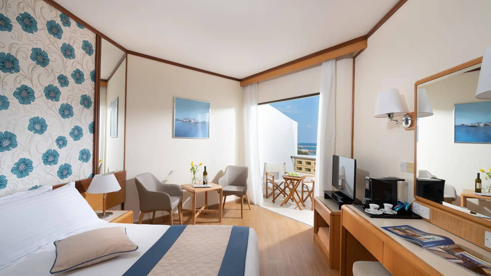 rooms-classic-room-lateralseaview