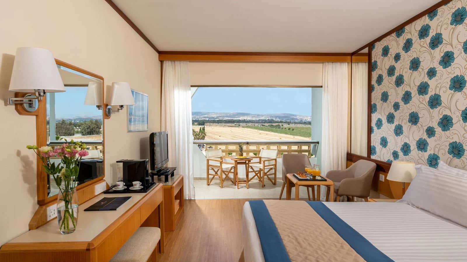 rooms-superior-deluxe-room-landview