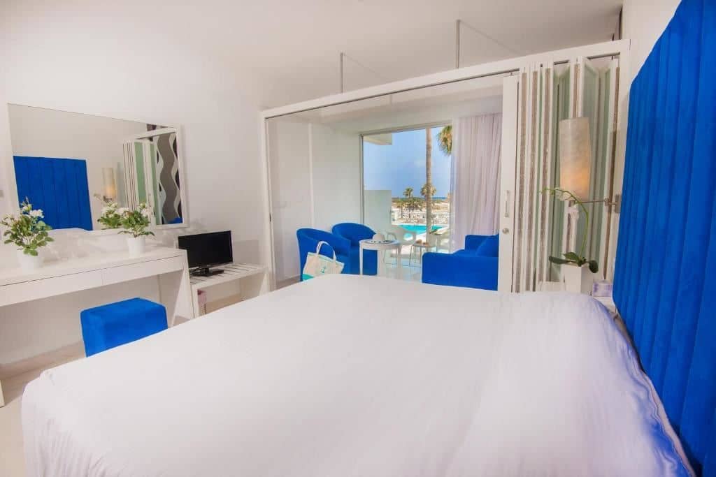 rooms-single-superior-room-gardenview-balcony