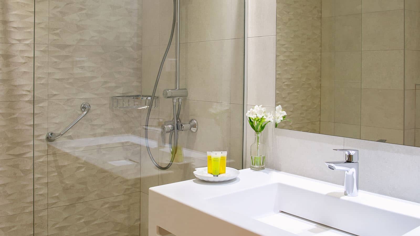 rooms-standard-room-garden-view