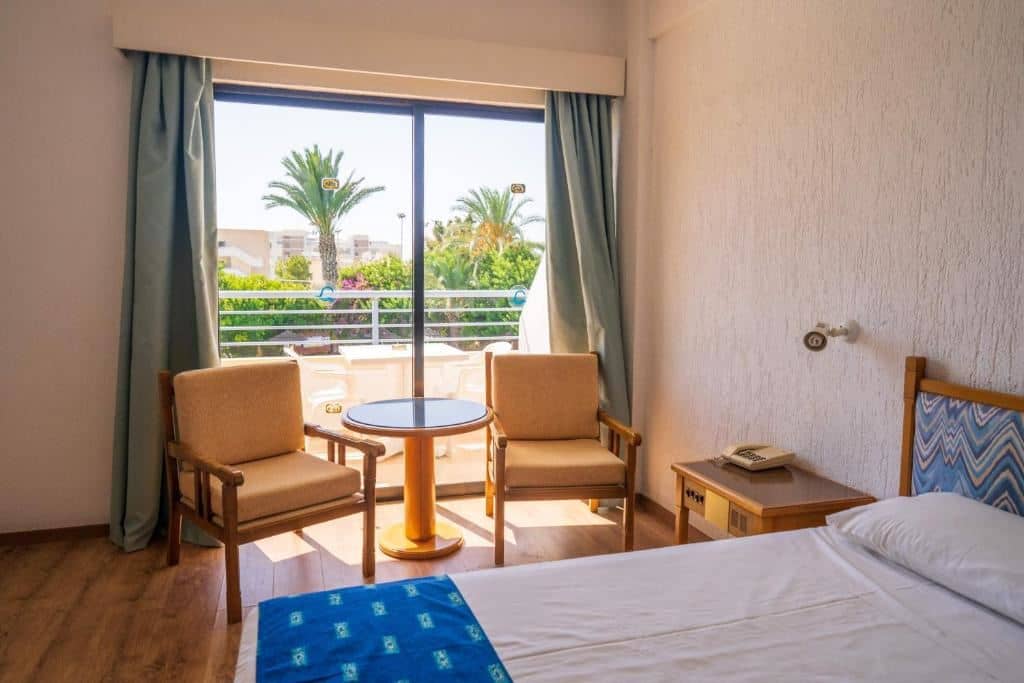 rooms-twin-standard-room