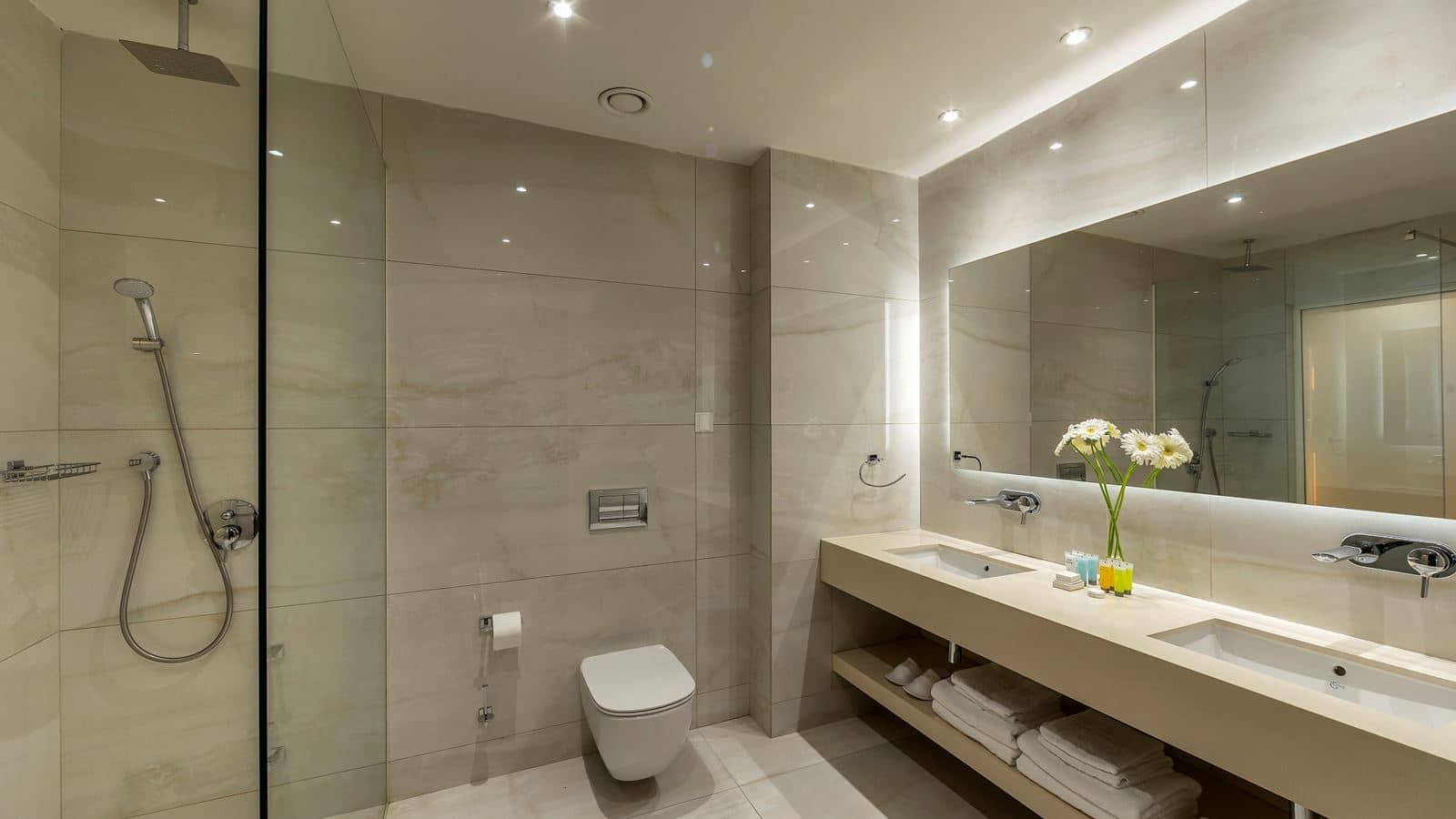rooms-superior-room-seaview-balcony