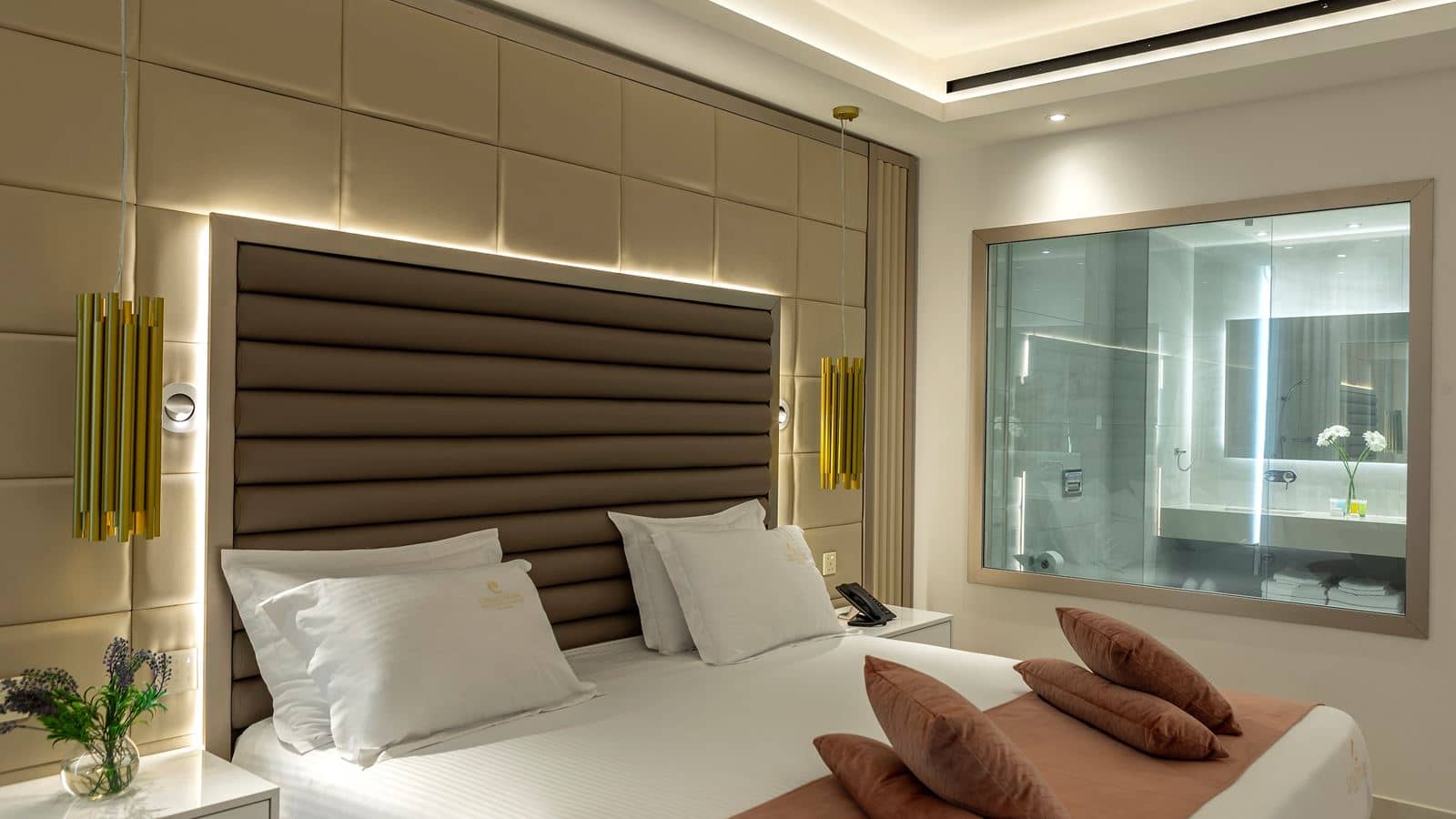rooms-superior-room-lateral-sea-view-balcony
